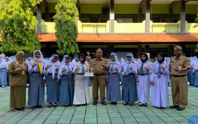 Meroket di Kancah Inovasi: Siswi SMK Negeri 2 Semarang Raih Juara Smart Health Challenge 2025!