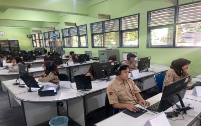 Tingkatkan Daya Saing Global, Siswa Kelas XII SMK Negeri 2 Semarang Tempuh Uji Kompetensi Bahasa Inggris Standar Internasional